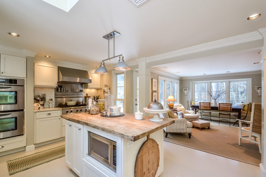 A kitchen with a microwave and oven in it